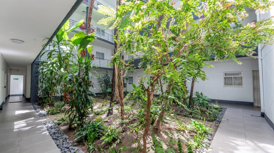 3 Bedroom Property for Sale in Sea Point Western Cape